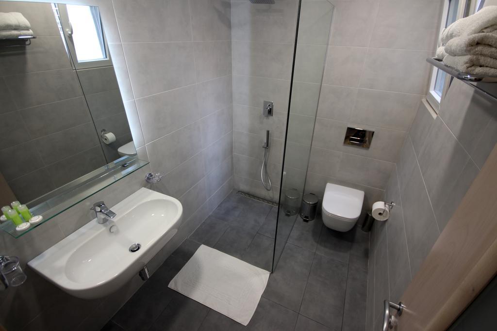 Hotel Ari Saranda Dış mekan fotoğraf